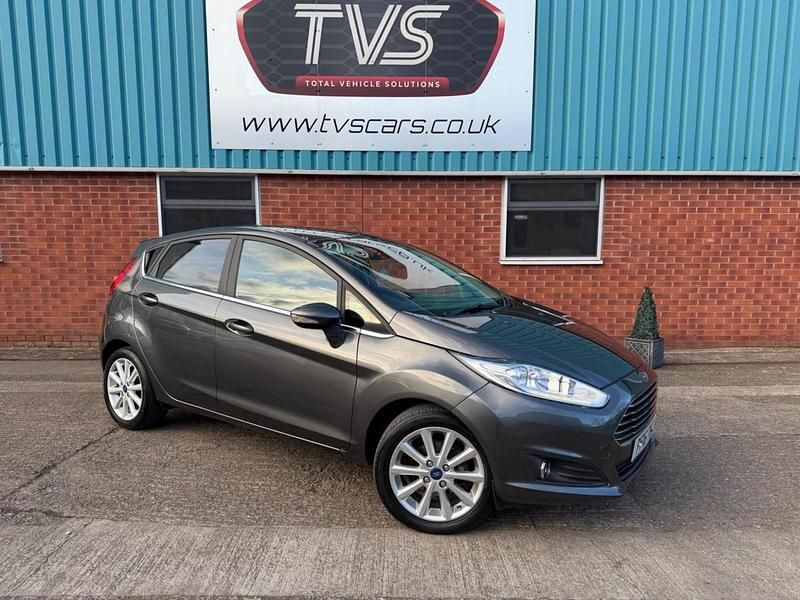 Used Ford Fiesta Titanium 100 HP (73 kW) 2016 Grey Hatchback