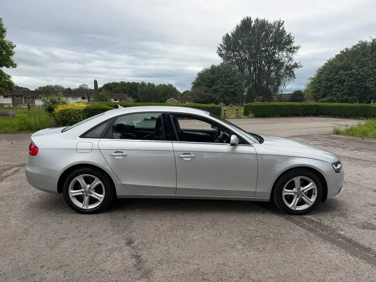 Used Audi A4 143 HP (105 kW) 2012 Silver Sedan