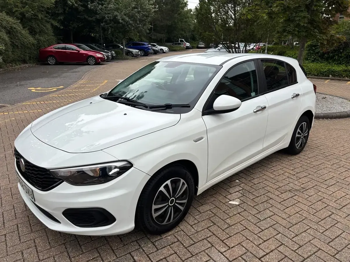 Used Fiat Tipo Easy 95 HP (69 kW) 2019 White Hatchback
