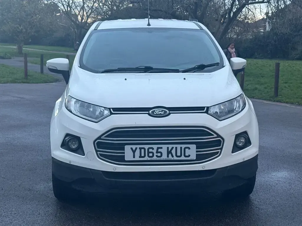 Used Ford Ecosport Zetec 112 HP (82 kW) 2015 White SUV