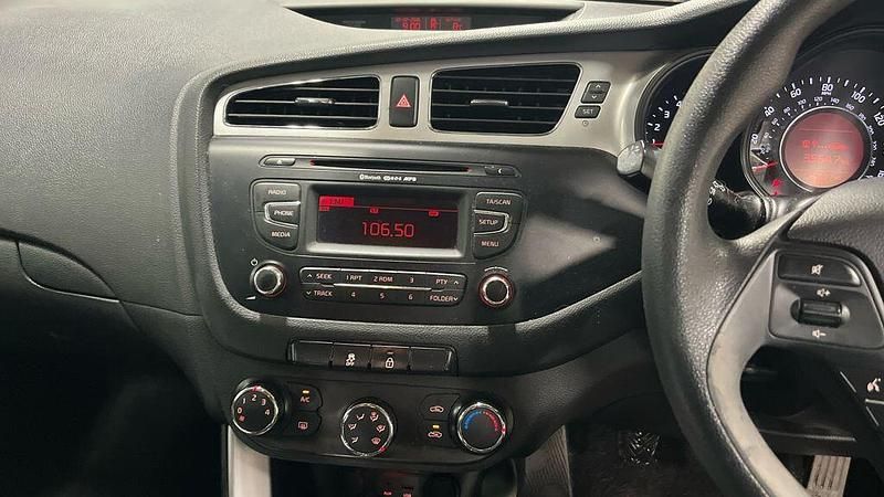 Used Kia Ceed 2013 Red Hatchback