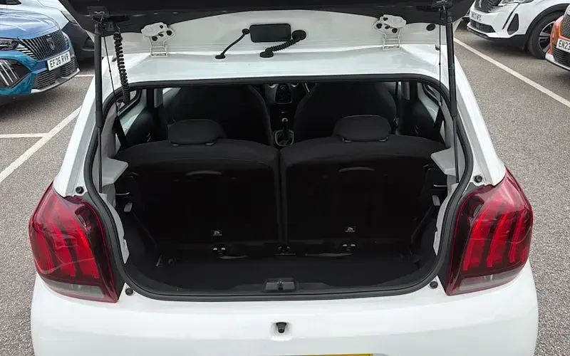 Used Peugeot 108 Active 68 HP (50 kW) 2017 White Hatchback