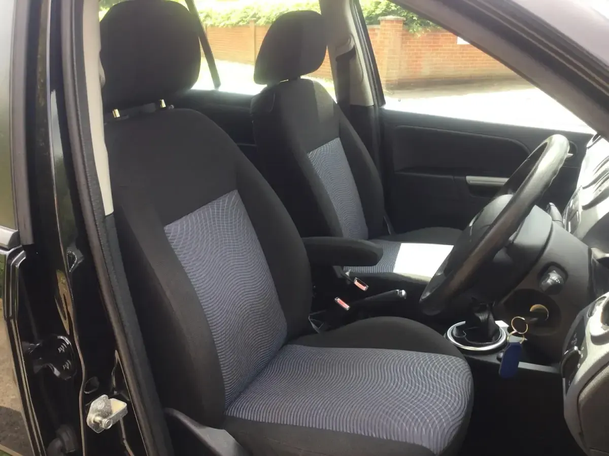Used Ford Fusion Zetec 80 HP (58 kW) 2011 Black Hatchback