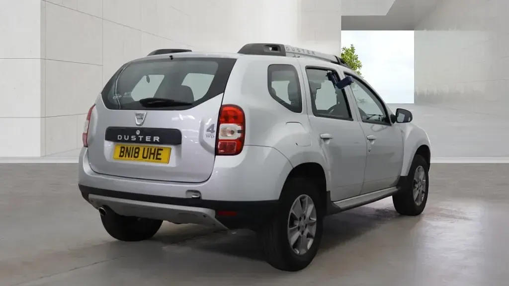 Used Dacia Duster Lauréate 110 HP (80 kW) 2018 Silver SUV