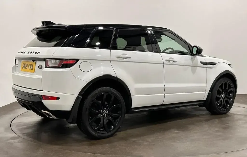 Used Land Rover Range Rover evoque HSE Dynamic 180 HP (132 kW) 2019 White SUV