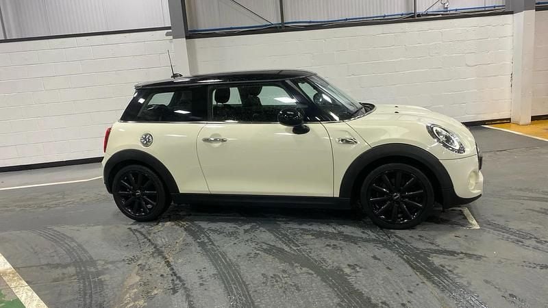 Used Mini Cooper S 192 HP (141 kW) 2018 White Hatchback