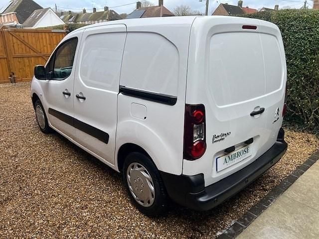 Used Citroën Berlingo 75 HP (55 kW) 2018 White MPV