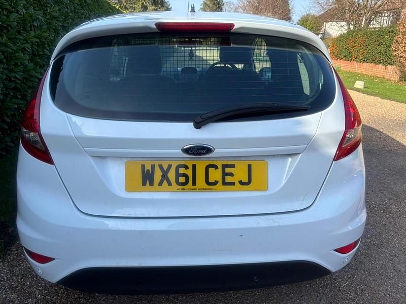 Used Ford Fiesta 2011 White Hatchback