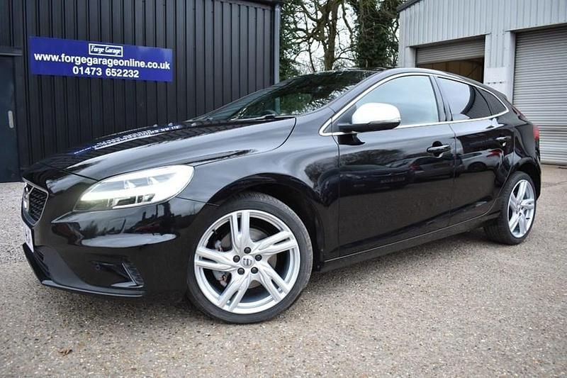 Used Volvo V40 R-Design 122 HP (89 kW) 2019 Black Hatchback