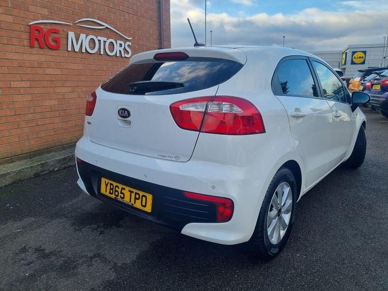 Used Kia Rio 84 HP (61 kW) 2016 White Hatchback