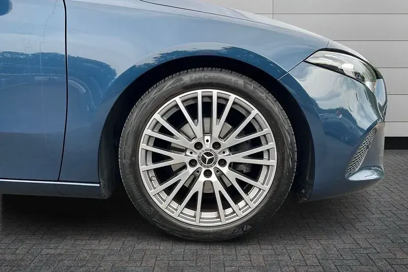 Used Mercedes A180 Executive 136 HP (100 kW) 2023 Blue Hatchback