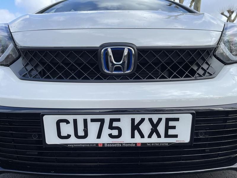 Used Honda Jazz Advance 2025 White Hatchback