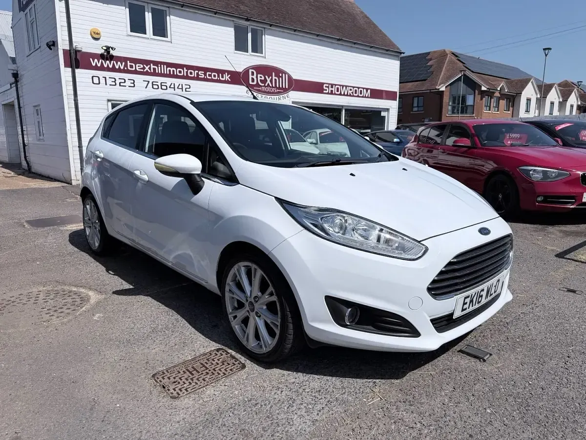 Used Ford Fiesta Titanium 2016 White Hatchback