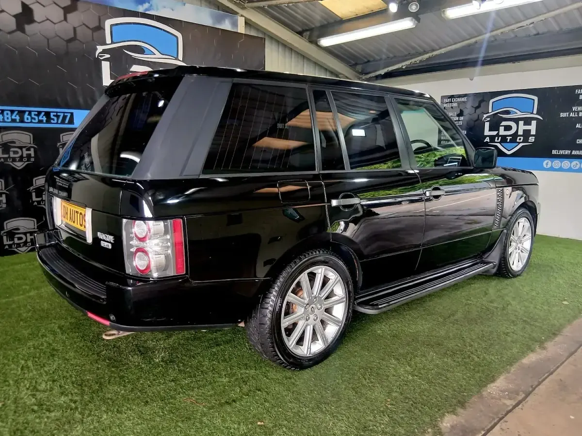 Used Land Rover Range Rover Vogue 313 HP (230 kW) 2011 Black SUV
