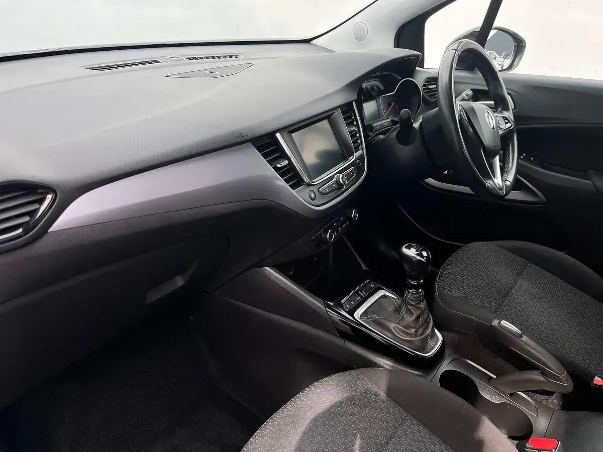 Used Vauxhall Crossland Design Edition 110 HP (80 kW) 2022 White SUV