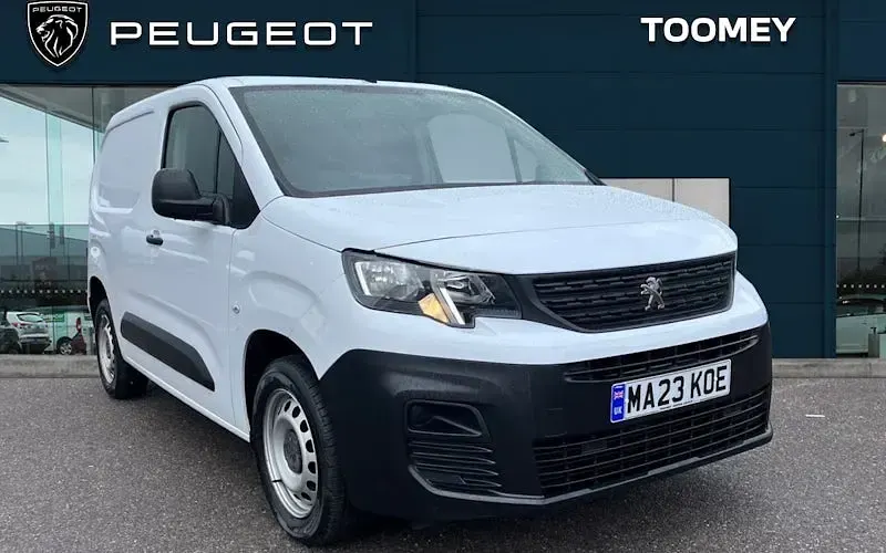 Usado Peugeot Partner Premium 102 HP (75 kW) 2023 Monovolume