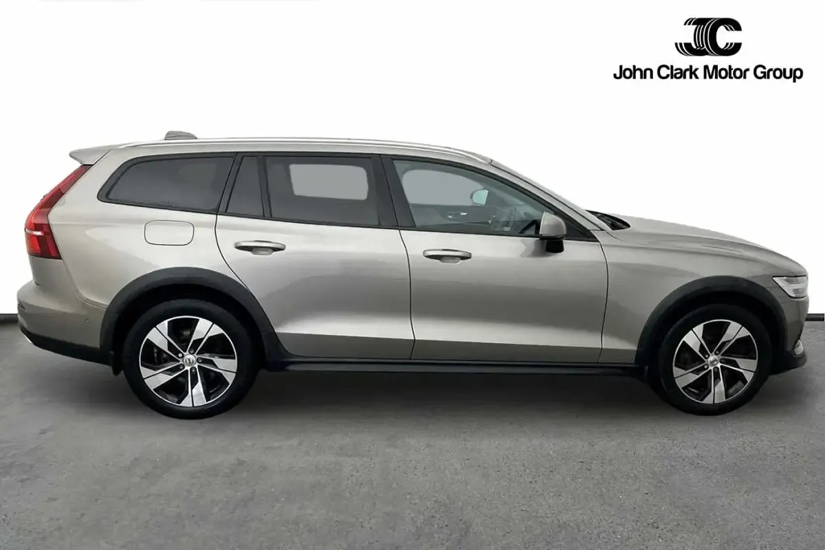 Used Volvo V60 CC Plus 188 HP (138 kW) 2019 Grey Estate
