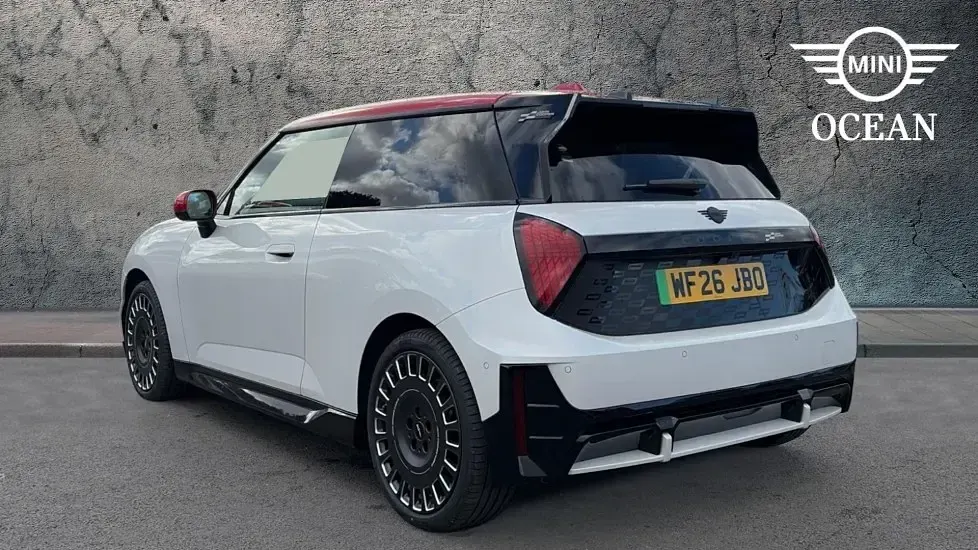 New Mini Cooper Hatch 186 kW (254 HP) 2026 White Hatchback