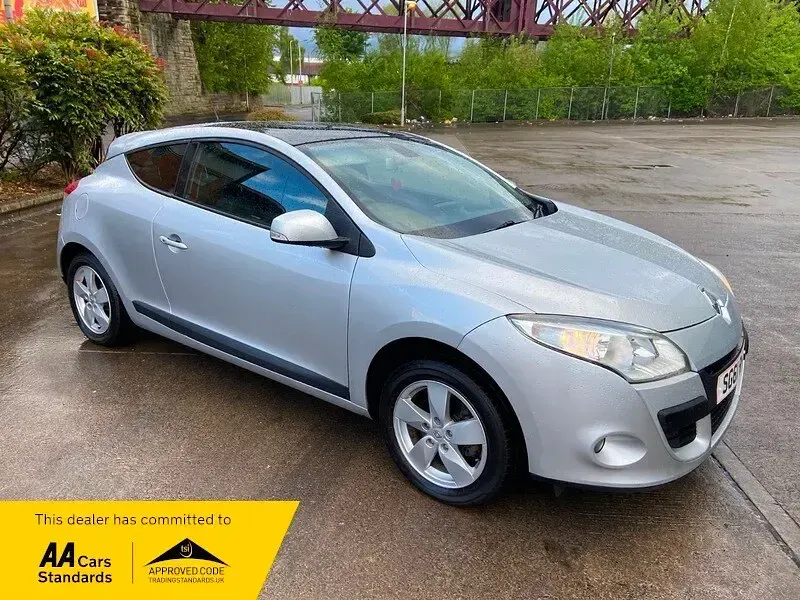 Used Renault Mégane Coupé Dynamique 2011 Silver Coupe