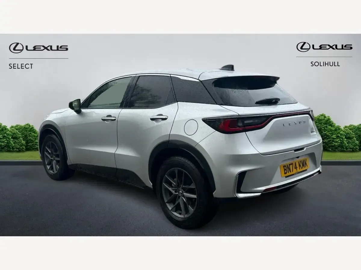 Second-hand Lexus LBX 136 CP (100 kW) 2024 Argintiu SUV
