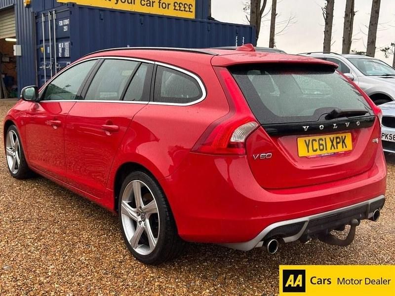 Used Volvo V60 R-Design 115 HP (84 kW) 2011 Red Estate