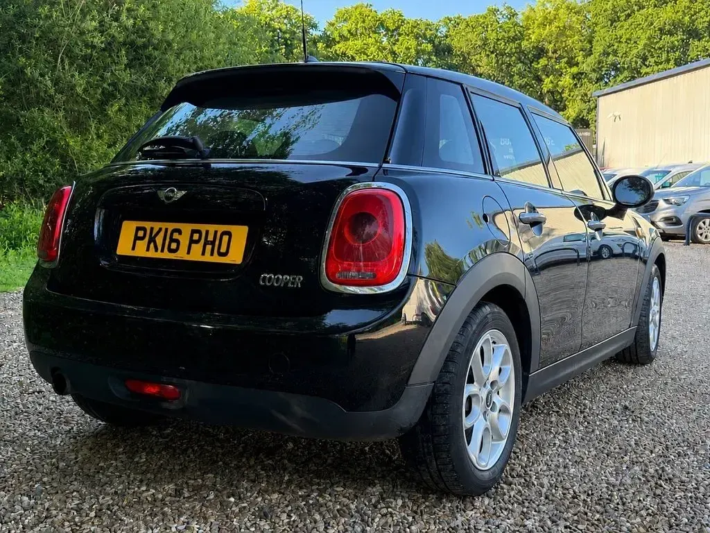 Used Mini Cooper Hatch 136 HP (100 kW) 2016 Black Hatchback