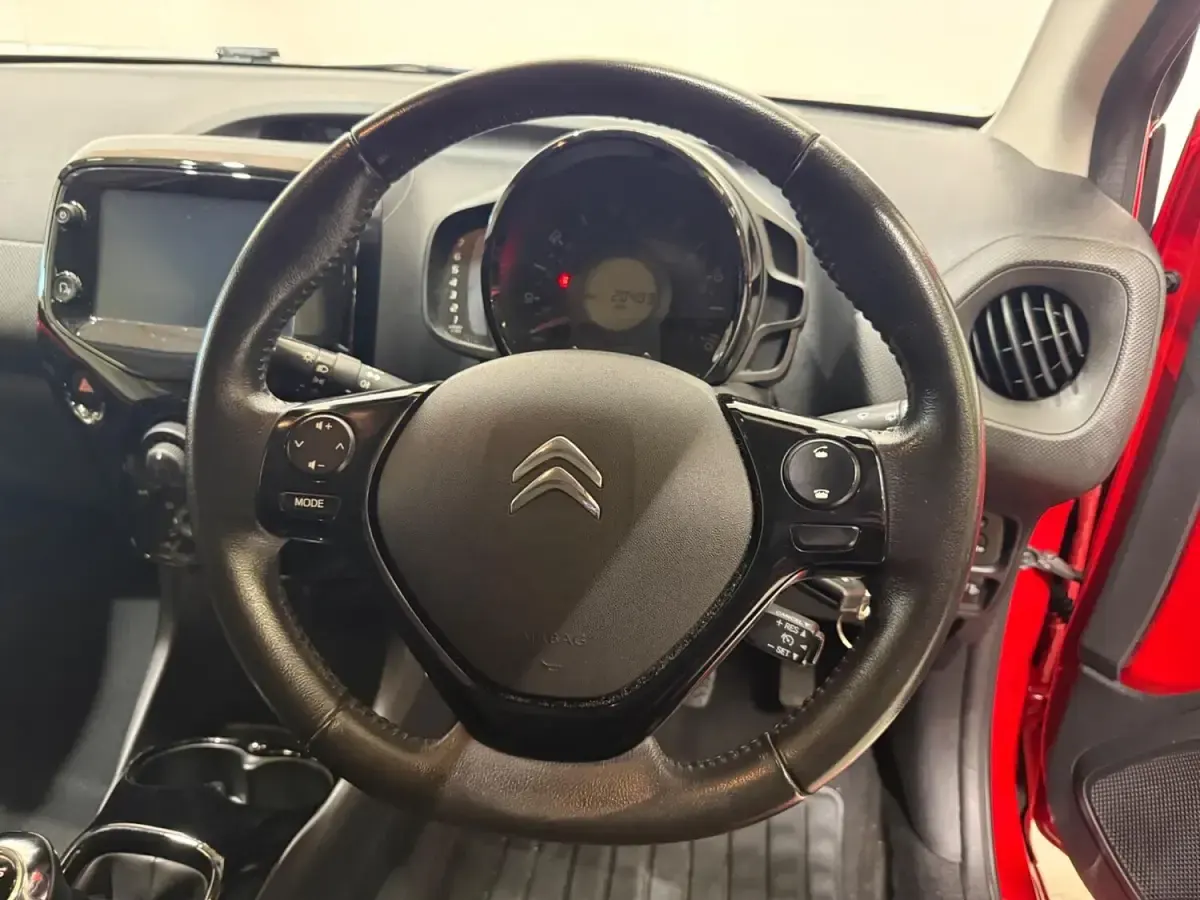 Used Citroën C1 Shine 71 HP (52 kW) 2021 Red Hatchback