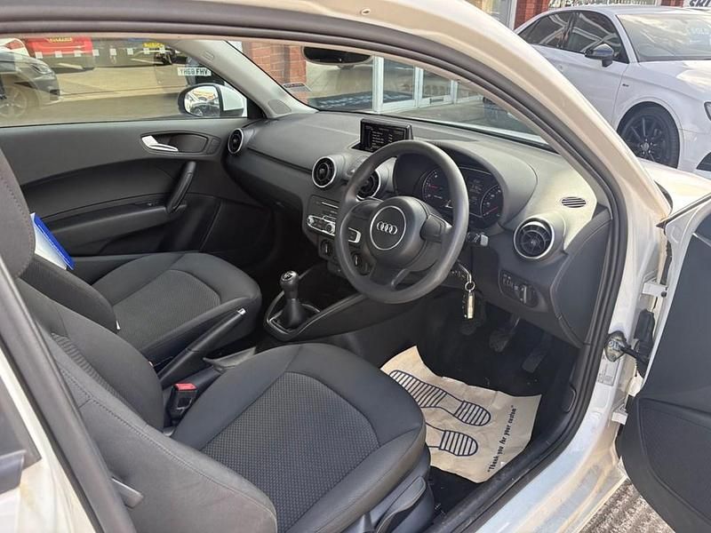 Used Audi A1 Design 116 HP (85 kW) 2017 Ibis white Hatchback