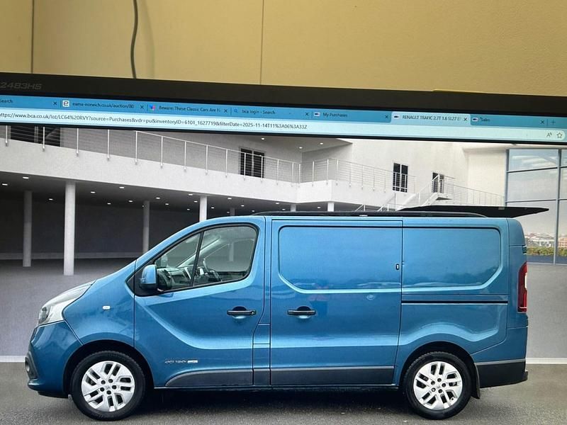Used Renault Trafic 2014 Blue MPV