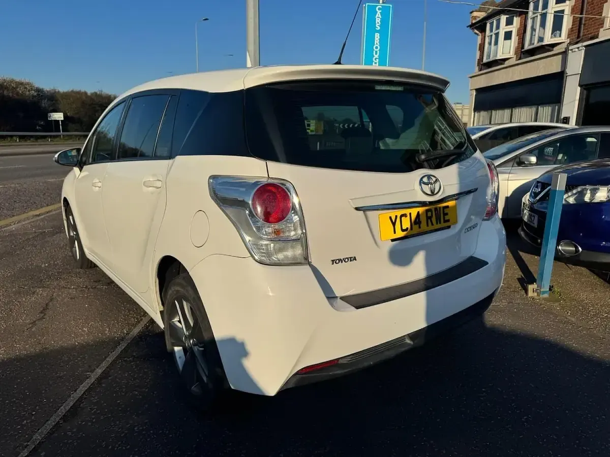 Used Toyota Verso Trend 112 HP (82 kW) 2014 White MPV