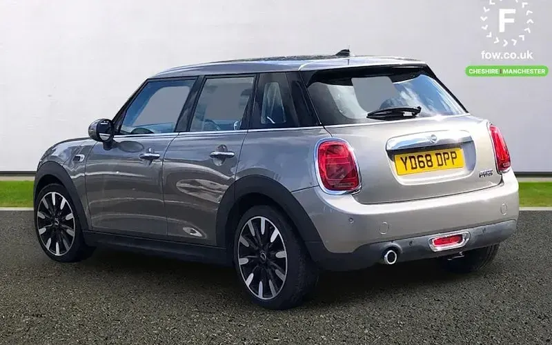 Usado Mini Cooper Comfort 136 CV (100 kW) 2019 Plateado Utilitario