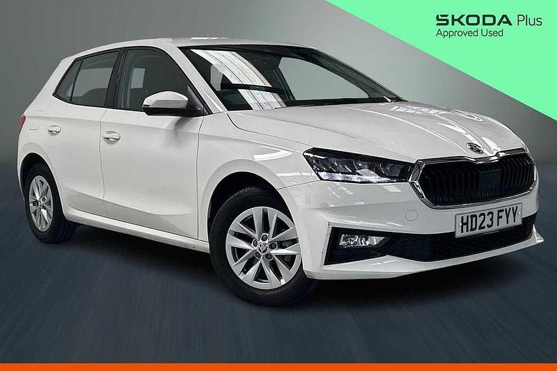 Used Skoda Fabia Comfort 59 HP (43 kW) 2023 Candy white Hatchback