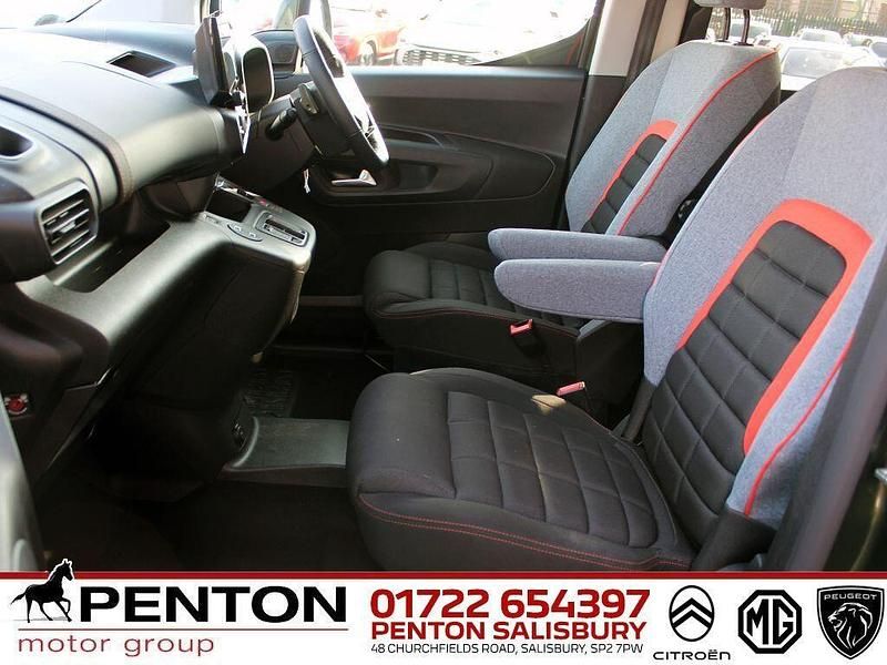 Used Citroën Berlingo 130 HP (95 kW) 2024 Green MPV