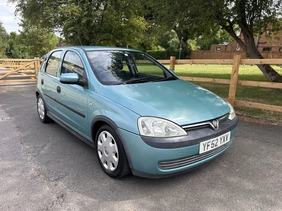 Used Vauxhall Corsa Elegance 75 HP (55 kW) 2002 Green Hatchback