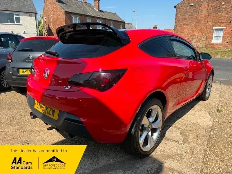 Used Vauxhall Astra GTC Sport 140 HP (102 kW) 2015 Red Hatchback