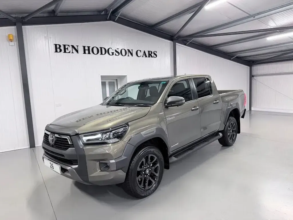 Neu Toyota HiLux 204 PS (150 kW) 2026 Braun Pickup