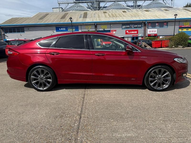 Begagnad Ford Mondeo Vignale 180 HK (132 kW) 2018 Röd Halvkombi