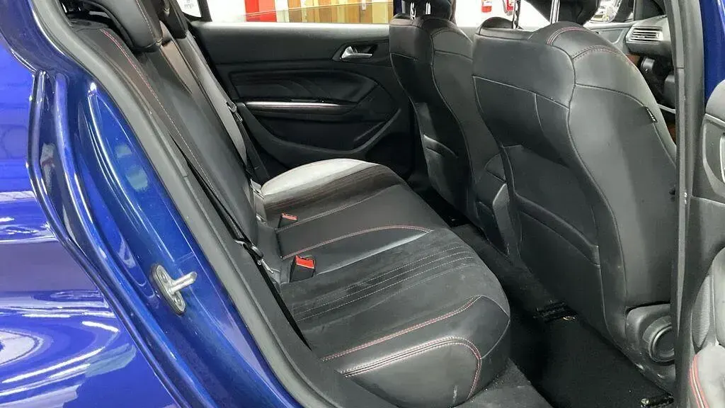 Used Peugeot 308 GT-line 131 HP (96 kW) 2015 Blue Hatchback