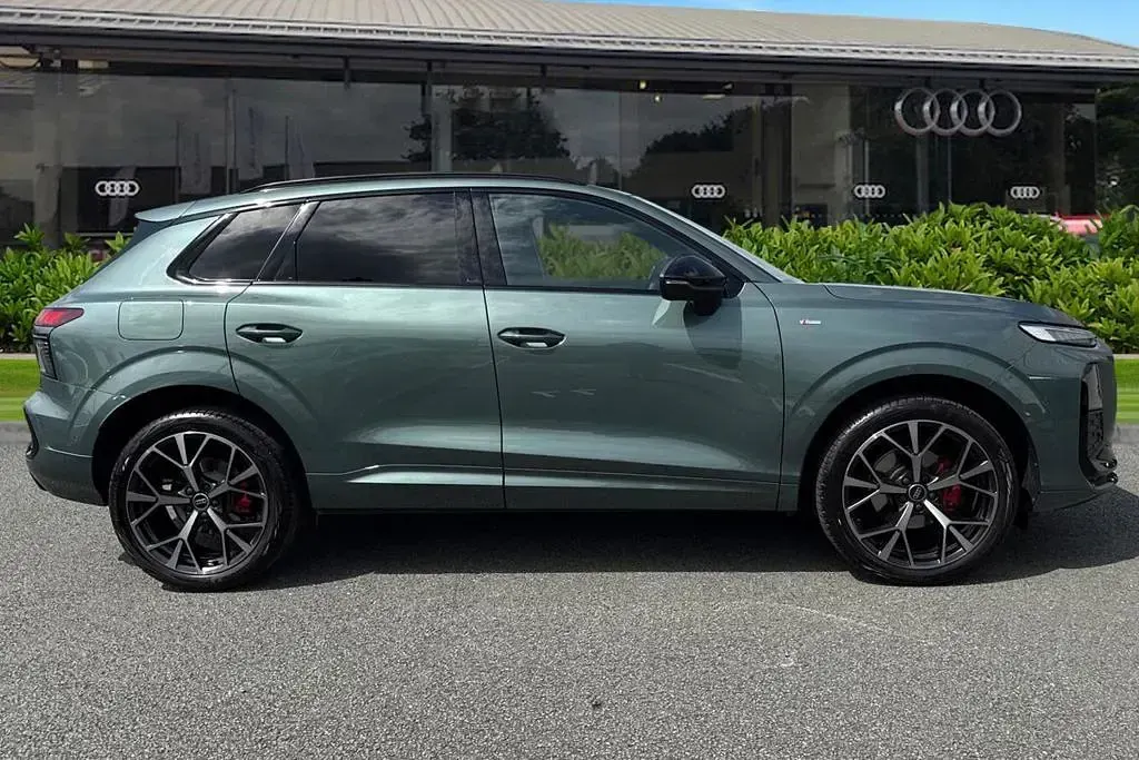 New Audi Q3 Advanced 150 HP (110 kW) 2026 Green SUV