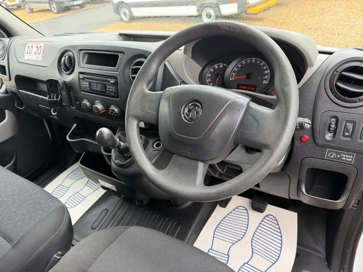 Used Vauxhall Movano 145 HP (106 kW) 2018 White MPV