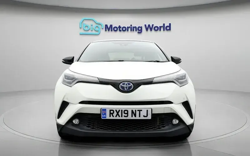 Used Toyota C-HR 122 HP (89 kW) 2019 White SUV