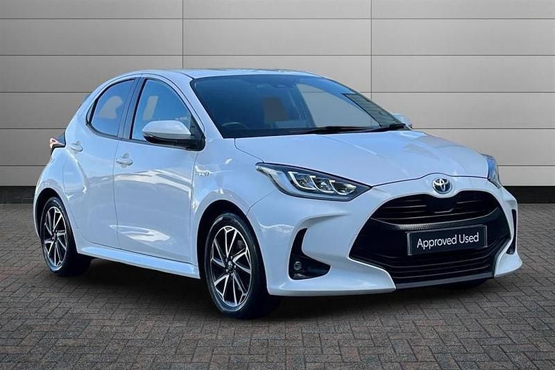 Pure white Used 2021 Toyota Yaris Hybrid Design Hatchback | £14,695 (Fair price) - Image 1/4