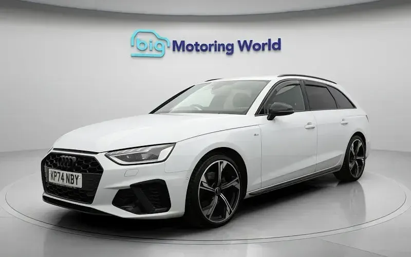 Usado Audi A4 Black Edition 163 CV (119 kW) 2024 Blanco Familiar