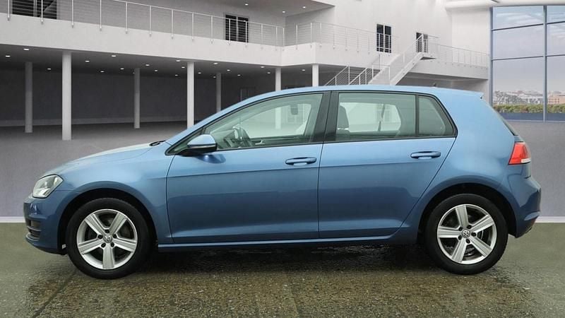 Used VW Golf VII Edition 125 HP (91 kW) 2016 Blue Hatchback