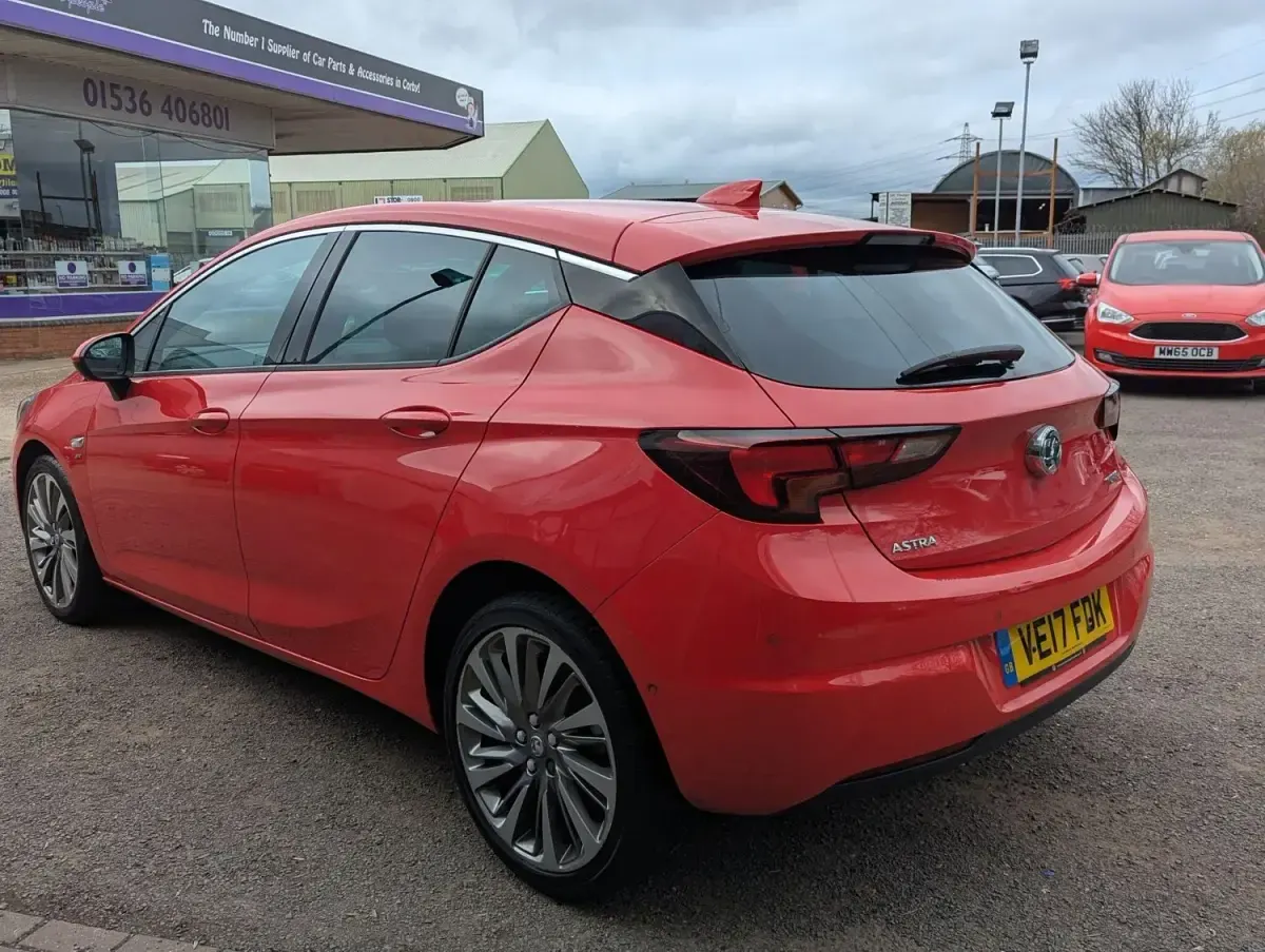 Second-hand Vauxhall Astra SRi 150 CP (110 kW) 2017 Roșu Hatchback