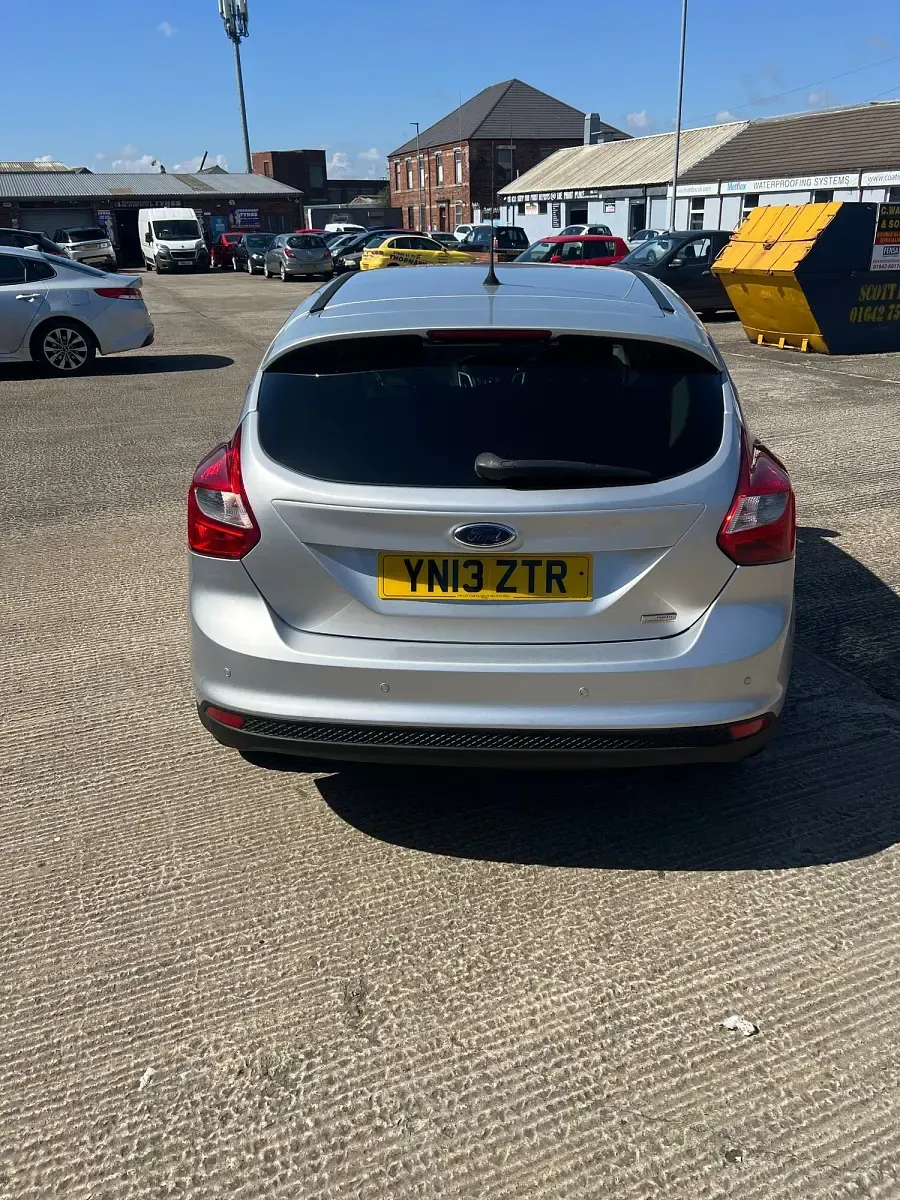 Used Ford Focus Zetec 125 HP (91 kW) 2013 Silver Hatchback