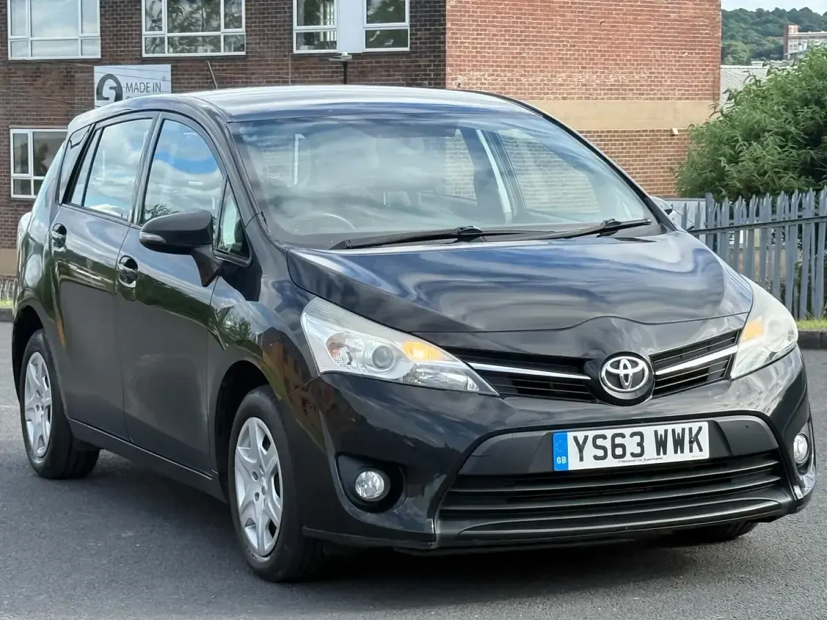 Used Toyota Verso Active 132 HP (97 kW) 2014 Black MPV
