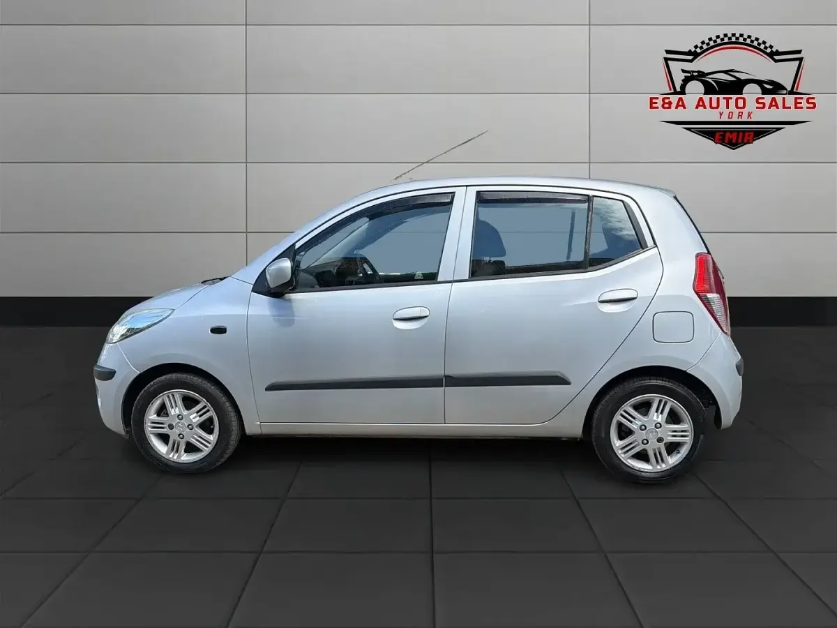 Used Hyundai i10 Comfort 77 HP (56 kW) 2009 Silver Hatchback