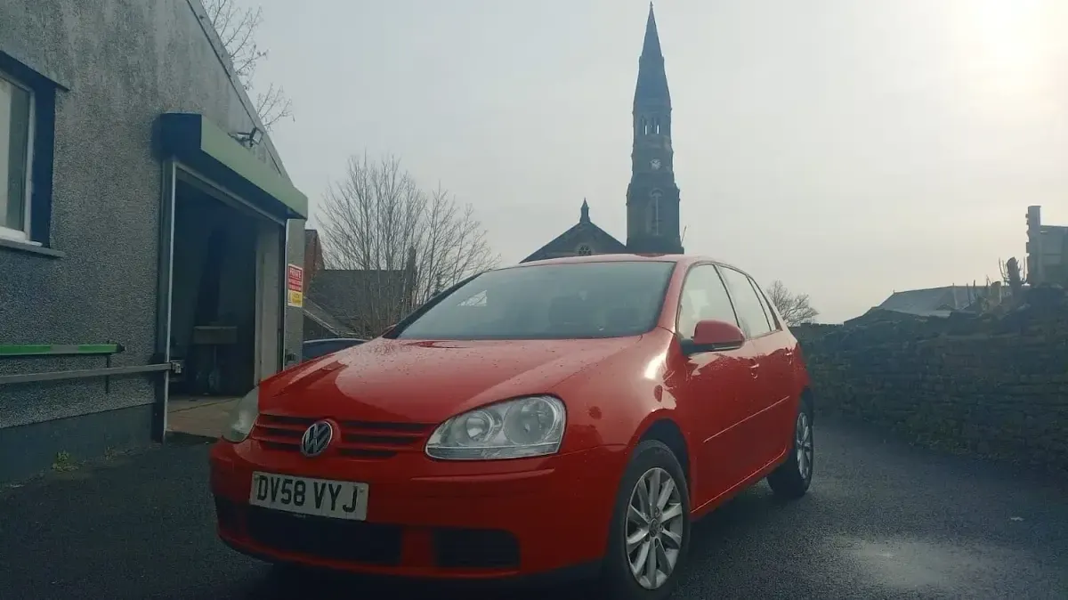 Used VW Golf V Match 105 HP (77 kW) 2008 Red Hatchback