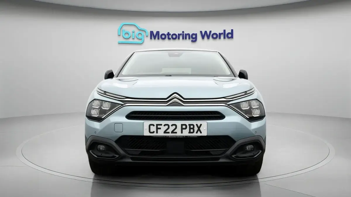 Używany Citroën e-C4 Shine 100 kW (136 KM) 2022 Niebieski Hatchback